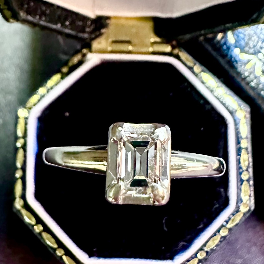 14K White Gold FG/ VS .25 ctw Emerald Cut Diamond Solitaire Ring